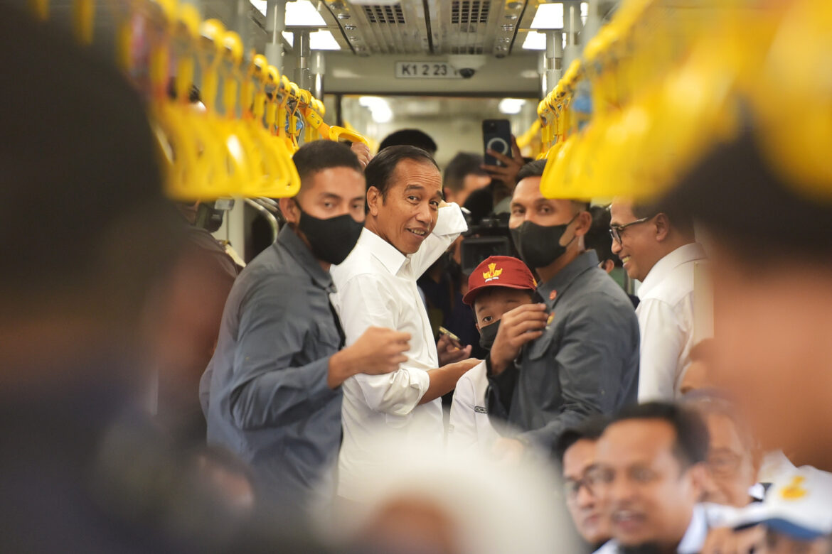 Jajal Kereta dari Depo Maros ke Rammang-Rammang, Presiden: Nyaman dan Bersih 