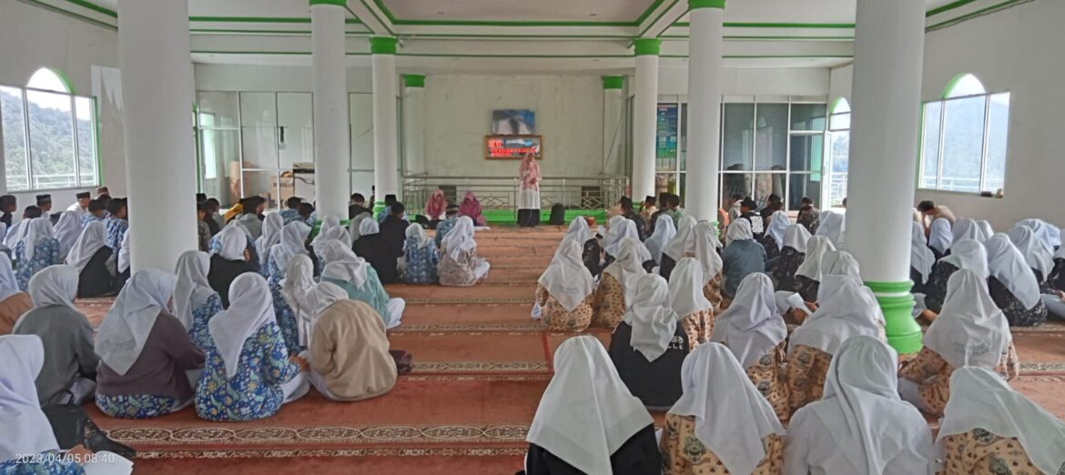 280 Siswa SMA 2 Gunung Talang ikuti Pesantren Ramadhan