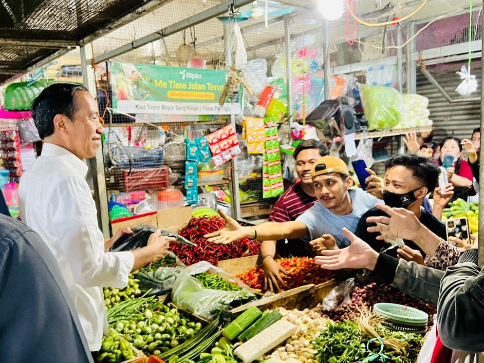Kunjungi Pasar Tugu Depok, Presiden Jokowi Cek Harga Kebutuhan Pokok