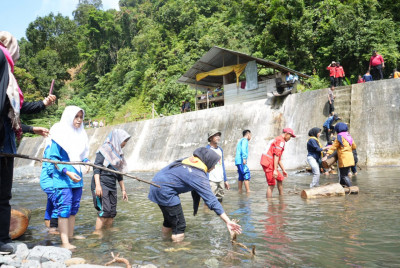 Tingkatkan Ketangguhan dan Kurangi Resiko Bencana Banjir, BPBD Sumbar Gelar Aksi Bersih Sungai